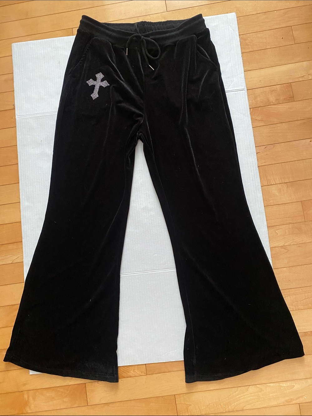 ROMWE Black Velour/Velvet Jogger Pants w Rhinestone Cross & Pockets Size X-Large